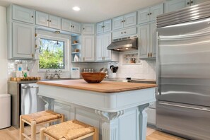 Fridge, microwave, oven, stovetop - Manatee Manor by Beach Boutique Rentals (Anna Maria)