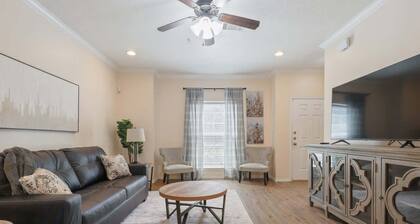 Convenient Condo - 2BR 2 BA - Walk to Tech