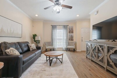 Convenient Condo - 2BR 2 BA - Walk to Tech