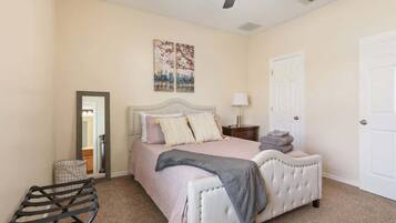 2 habitaciones, tabla de planchar con plancha, wifi y ropa de cama