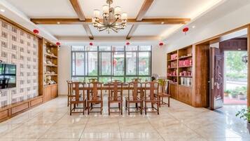 Lobby lounge