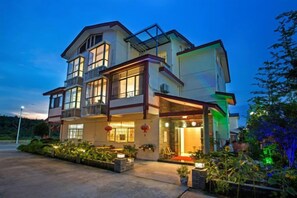 Unclassified image, 4 of 26, button - Hengyou Hostel (Wuyishan)