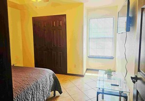 3 bedrooms, desk, WiFi, bed sheets