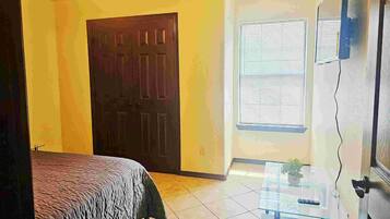 3 quartos, escrivaninha, Wi-Fi, roupa de cama