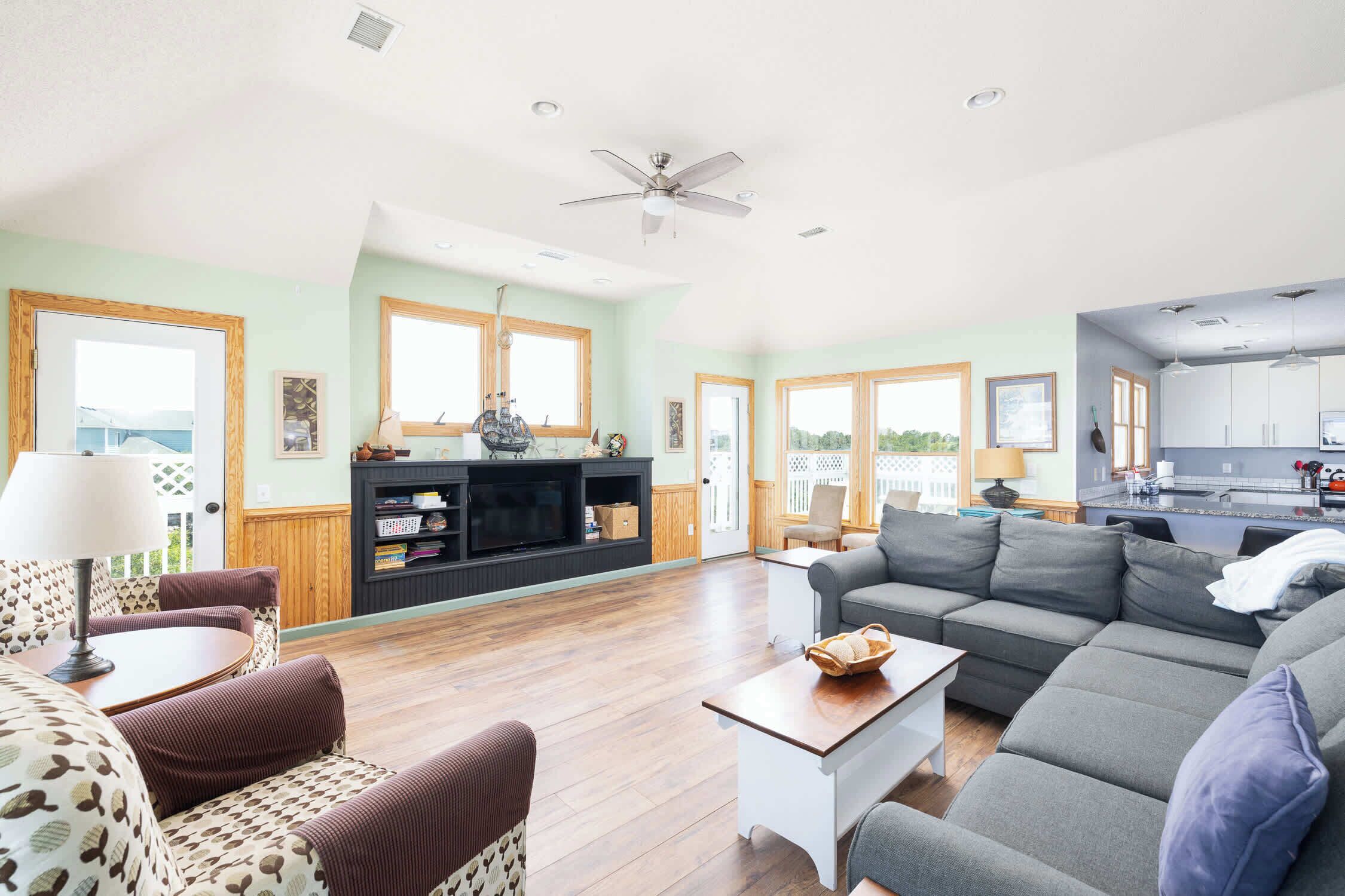 Third Row In Whalehead With Pool + Spa, Sleeps 22! - Corolla, NC