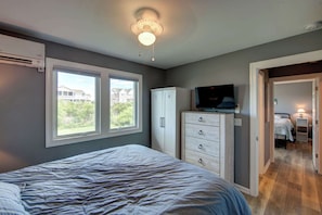 8 bedrooms, iron/ironing board, WiFi, bed sheets - Third Row in Whalehead with Pool + Spa, Sleeps 22! (Corolla)
