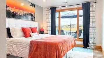 4 bedrooms, desk, iron/ironing board, travel crib