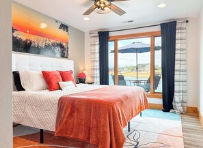 4 chambres, bureau, fer et planche à repasser, lit de bébé portatif