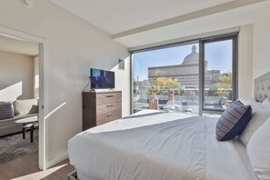 1 bedroom, desk, iron/ironing board, WiFi