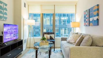 تلفزيون، كُتُب، مكتب