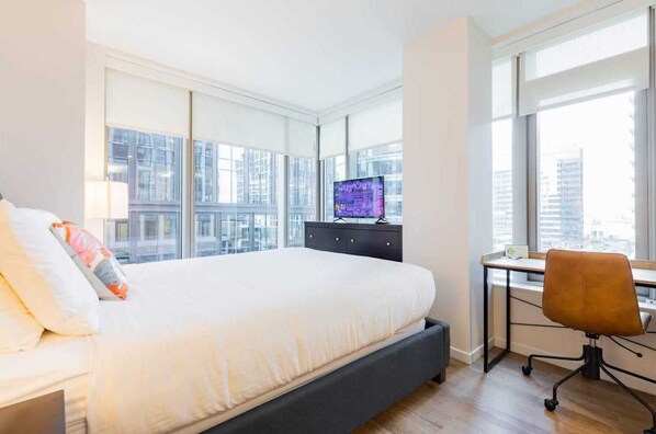 2 bedrooms, desk, iron/ironing board, WiFi - Chic Apt Seaport (Boston)