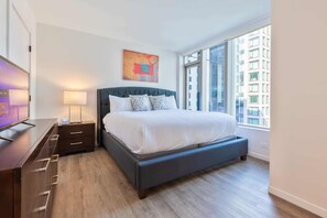 2 bedrooms, desk, iron/ironing board, WiFi