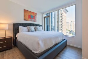 2 Schlafzimmer, Schreibtisch, Bügeleisen/Bügelbrett, WLAN