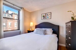 2 bedrooms, desk, iron/ironing board, WiFi