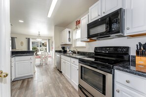 Fridge, microwave, stovetop, dishwasher