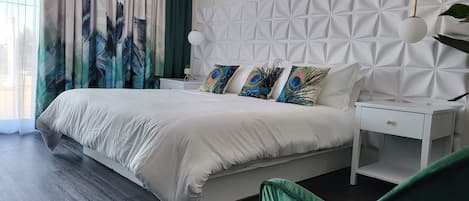 Comfort Room | Blackout curtains, soundproofing, free WiFi