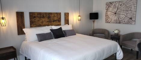 Blackout drapes, soundproofing, free WiFi