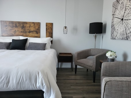 Blackout drapes, soundproofing, free WiFi