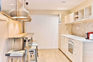 Fridge, microwave, coffee/tea maker, electric kettle - Charmant appartement Paris 12e (Paris)