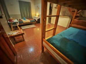 1 habitación, wifi y ropa de cama