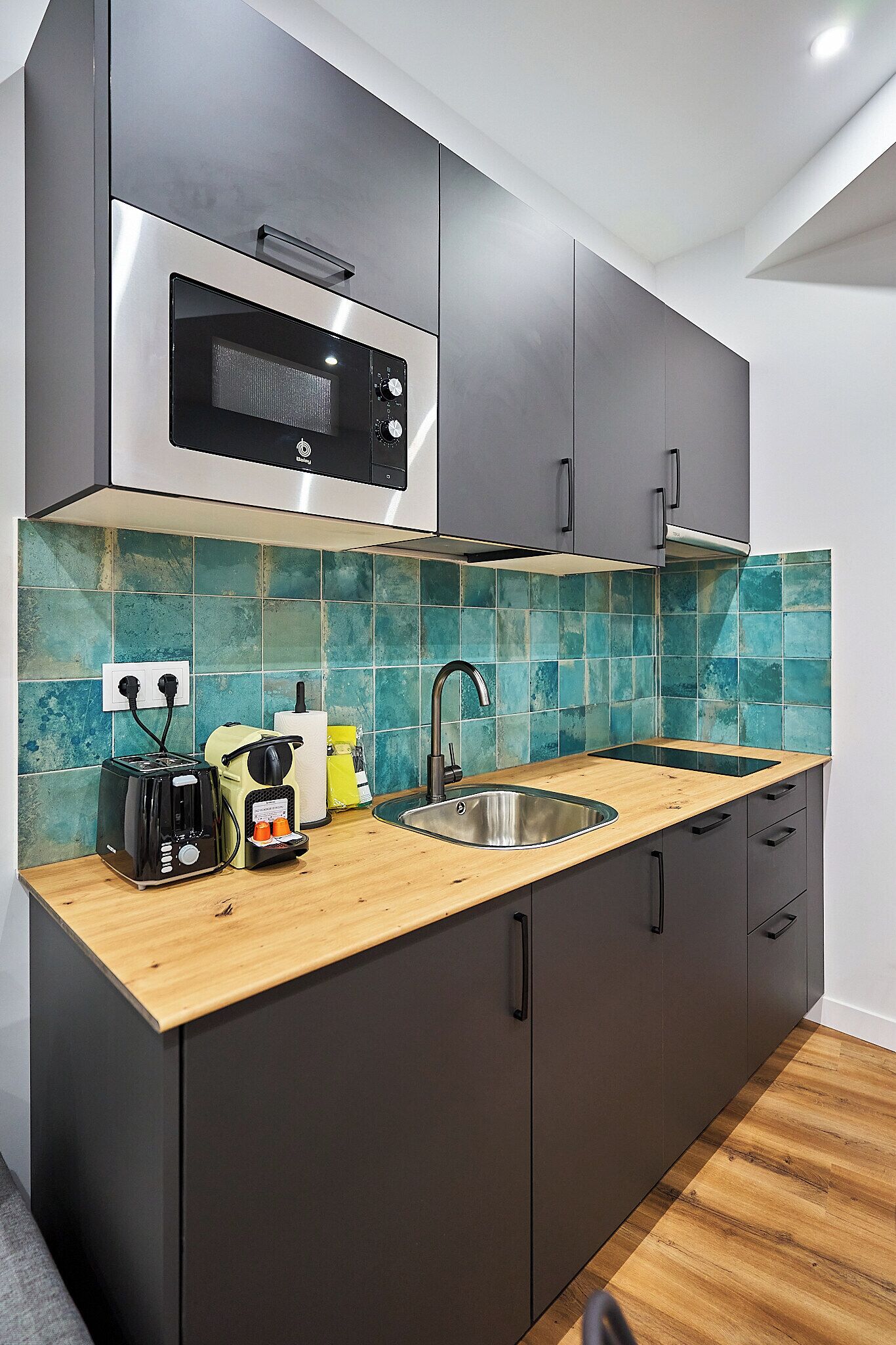 Familiestudio | Eget kjøkken | Kjøleskap, mikrobølgeovn, kokeplater og oppvaskmaskin