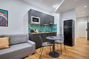 Familienstudio | Eigene Küche | Kühlschrank, Mikrowelle, Herdplatte, Geschirrspüler