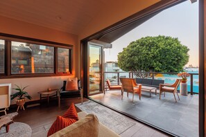 TV, DVD player - Holiday Special! Ocean View Craftsman Home - Walk to Beach (Encinitas)