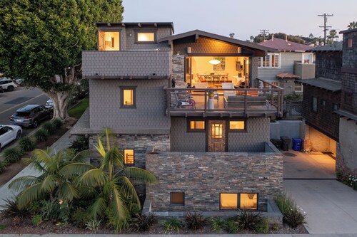 Ocean View Craftsman Home - Great Location + Walk to Beach