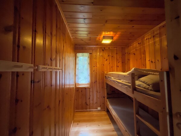 4 bedrooms, desk, free WiFi