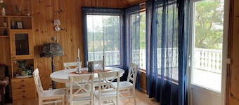 Lovely 4-bedroom cabin with WiFi in Østfold and short distance to the sea