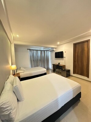 Standard Quadruple Room, 2 Double Beds | In-room safe, free WiFi - Hotel Amoek (Cartagena)