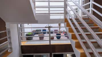 Escaleras con barandal