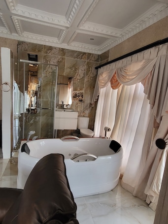 Superior Studio Suite, City View. Luxe Ponte Inn