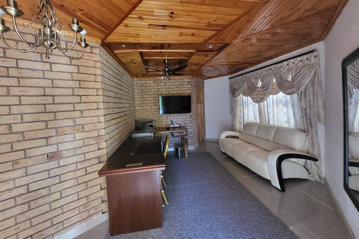 Suite studio royale | 1 chambre, bureau, espace de travail pour ordinateurs portables