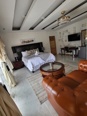 Deluxe Studio Suite, City View