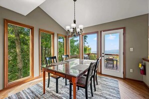 Dining - MtnView •HotTub •Spa Room w/Sauna •2 King Suites (Gatlinburg)