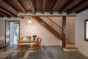 Dining - Rural house in the Montseny natural reserve (Barcelona)