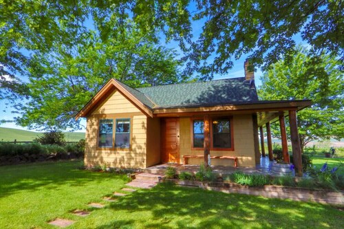 Armstrong Vineyard Cottage