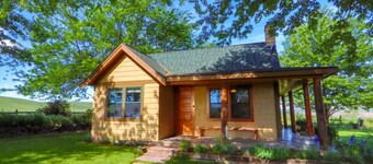 Armstrong Vineyard Cottage