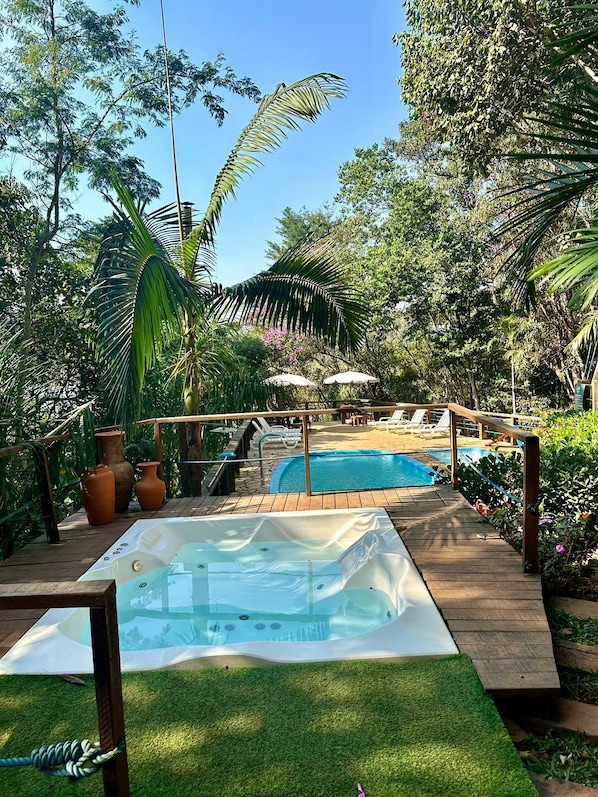 Outdoor spa tub
