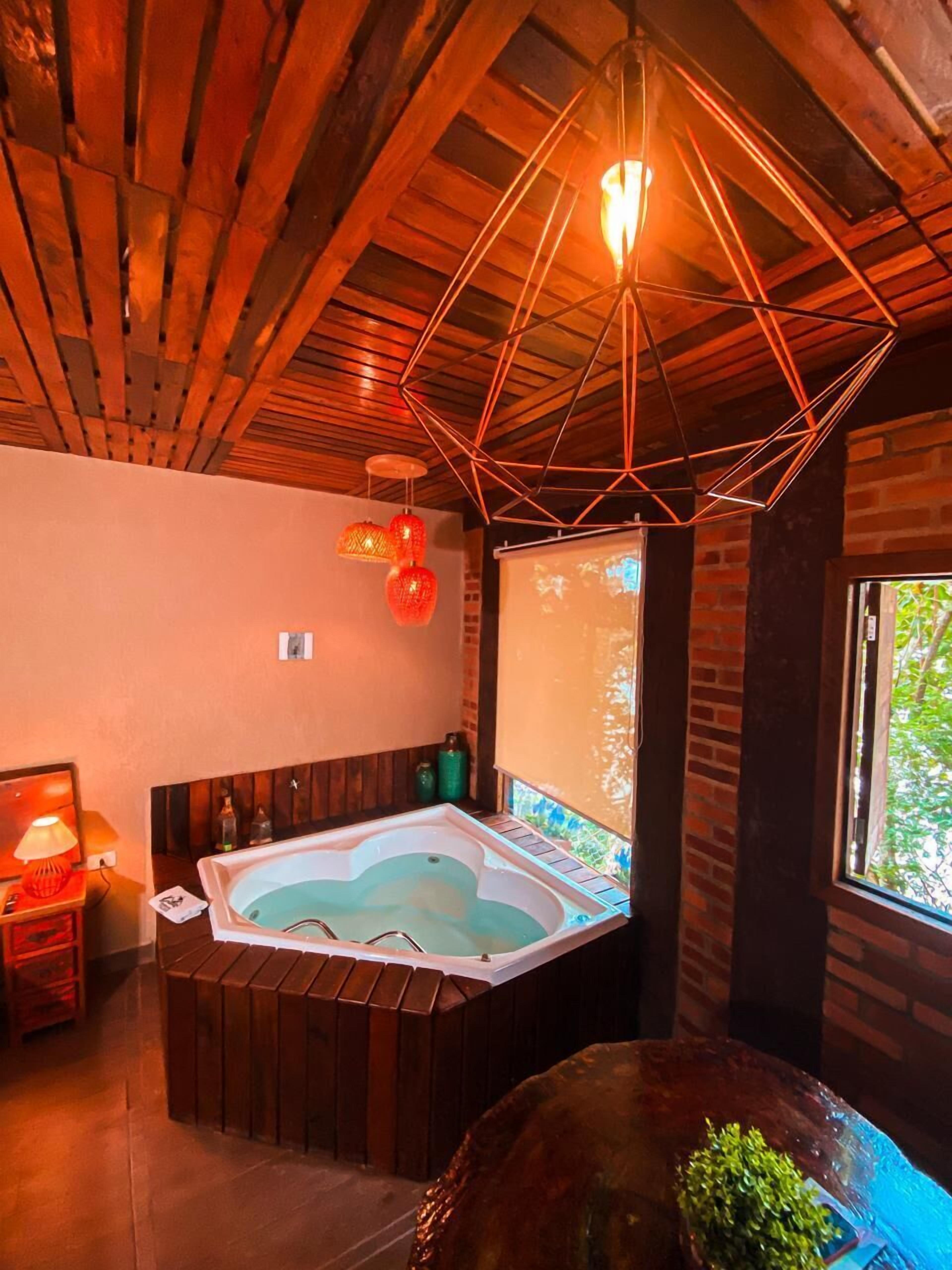 Quarto lua de mel, 1 cama de casal | Wi-Fi de cortesia, roupa de cama
