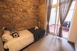 3 quartos, ferros/tábuas de passar roupa, Wi-Fi, roupa de cama