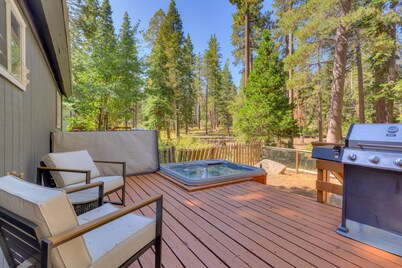 Mountain Treasure: 2  BR, 2  BA Cabin / Bungalow in Tahoma, Sleeps 6