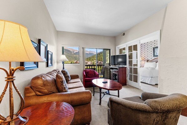 Smart TV, fireplace - Ideally Located in Copper's East Village & Just Steps from Shuttle Stop! (Copper Mountain)