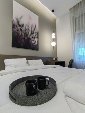 1 chambre, bureau, fer et planche à repasser, Wi-Fi