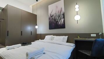 1 bedroom, desk, iron/ironing board, WiFi