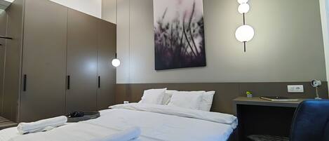 1 camera, una scrivania, ferro/asse da stiro, Wi-Fi