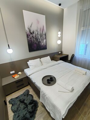 1 chambre, bureau, fer et planche à repasser, Wi-Fi