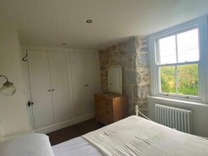 Cottage | 3 bedrooms, free WiFi, bed sheets