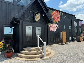 المنشأة من الخارج